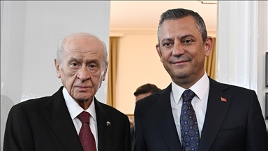 MHP Genel Başkanı Bahçeli'den, CHP Genel Başkanı Özel'e Ferdi Zeyrek için geçmiş olsun telefonu 