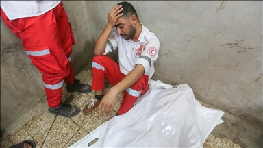 الجيش الإسرائيلي يقتل 3 مسعفين فلسطينيين بقصف على مدينة غزة
