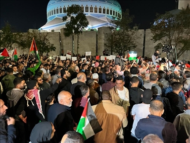 الأردن.. وقفة بعمان دعما لغزة ورفضا لزيارة الرئيس الأمريكي