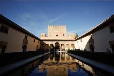 Alhambra, pallati që i reziston kohës në Andaluzi