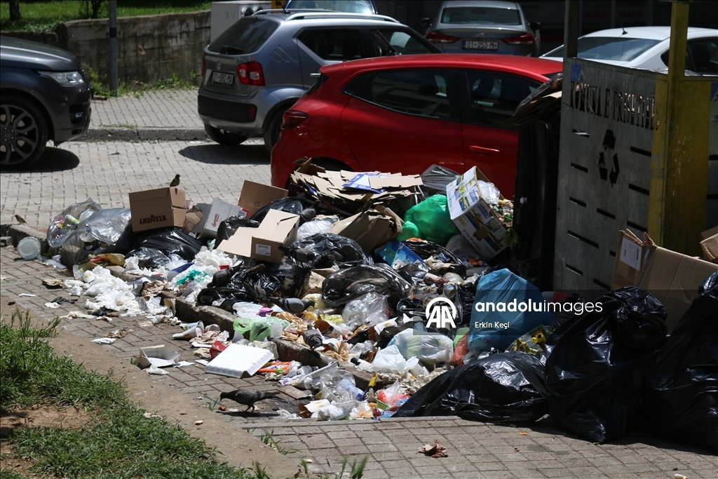 Prishtina shëmtohet nga mbeturinat