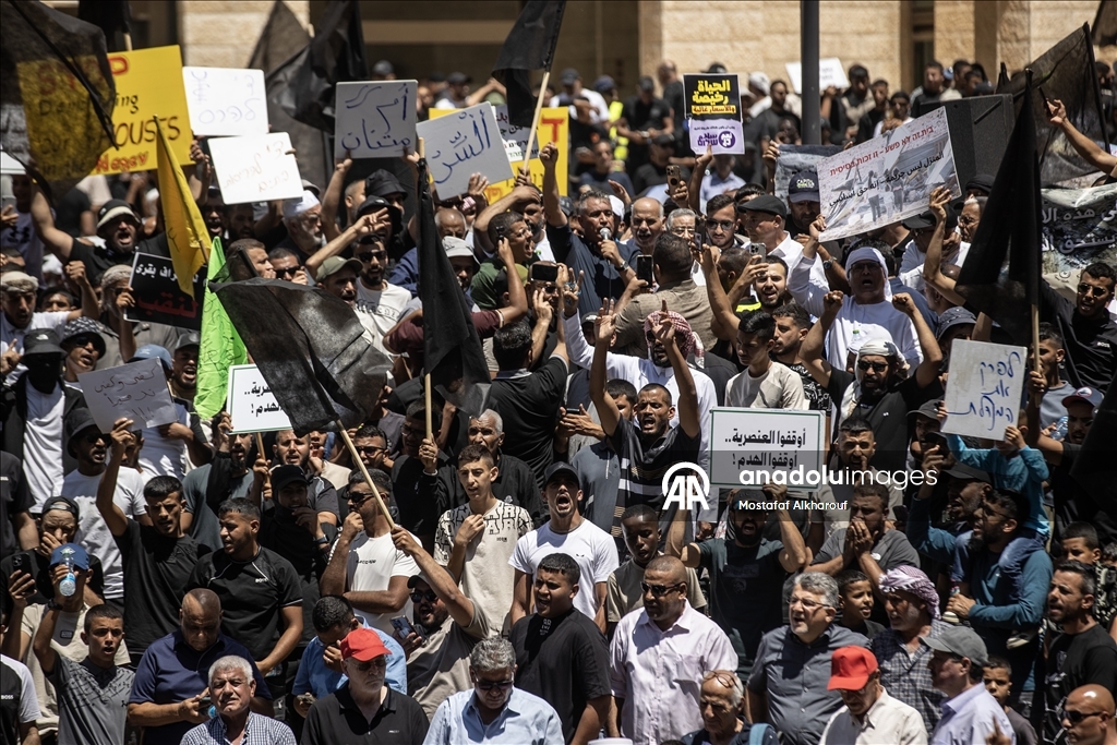 آلاف العرب يتظاهرون بالنقب احتجاجا على هدم إسرائيل منازلهم