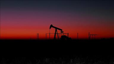 Oil prices edge lower as oversupply fears mount amid nuclear deal talks